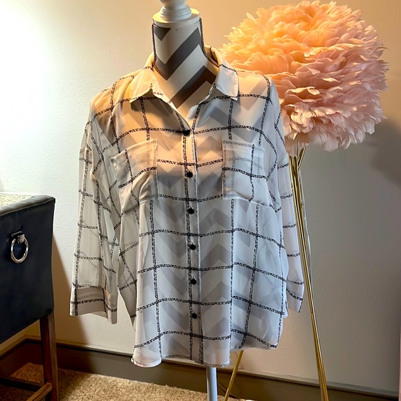 Express Top XE white with black checked design - Picture 1 of 4